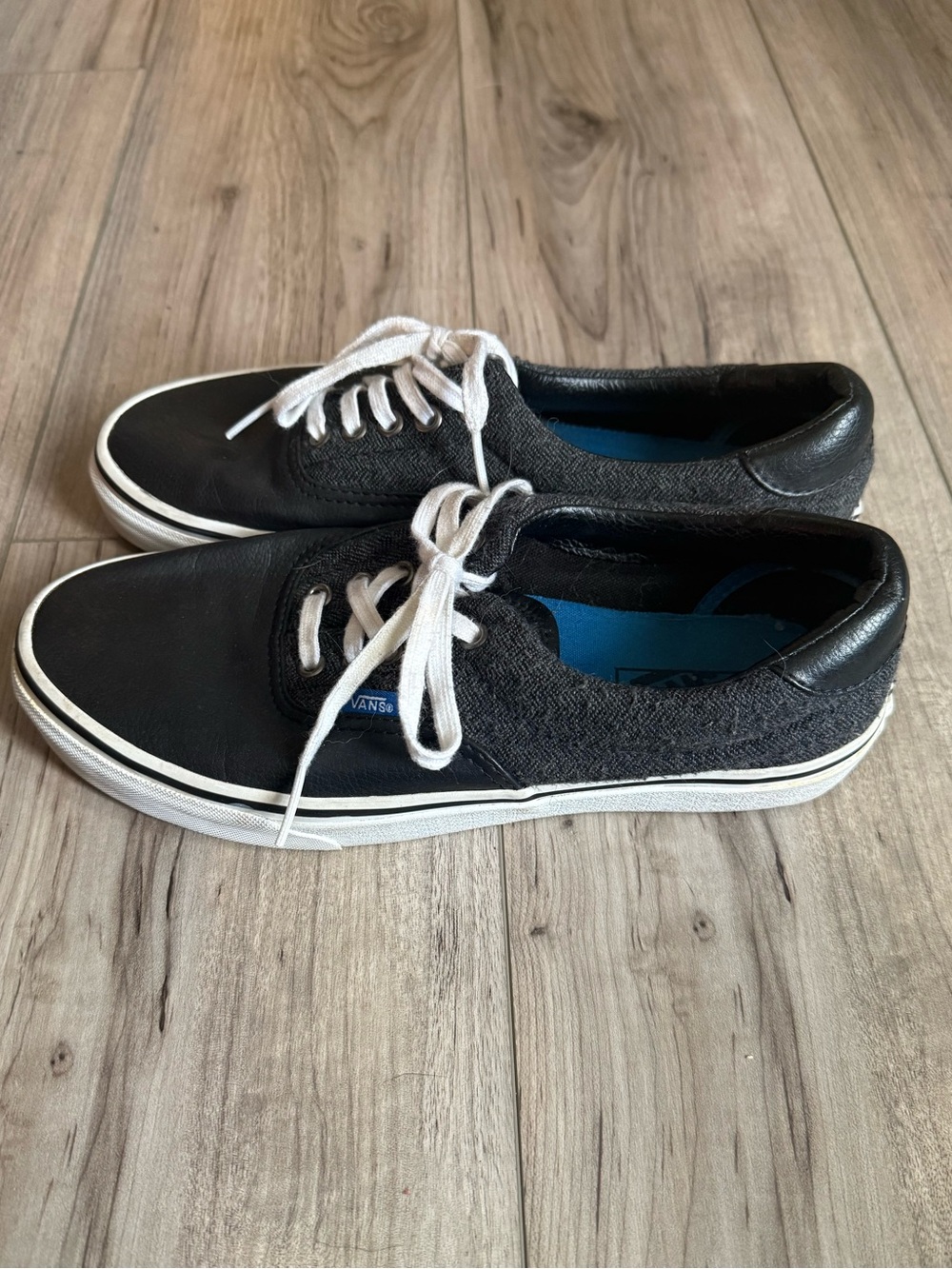Vans Men’s Black Low-Top Sneakers with White Laces Size 8.5